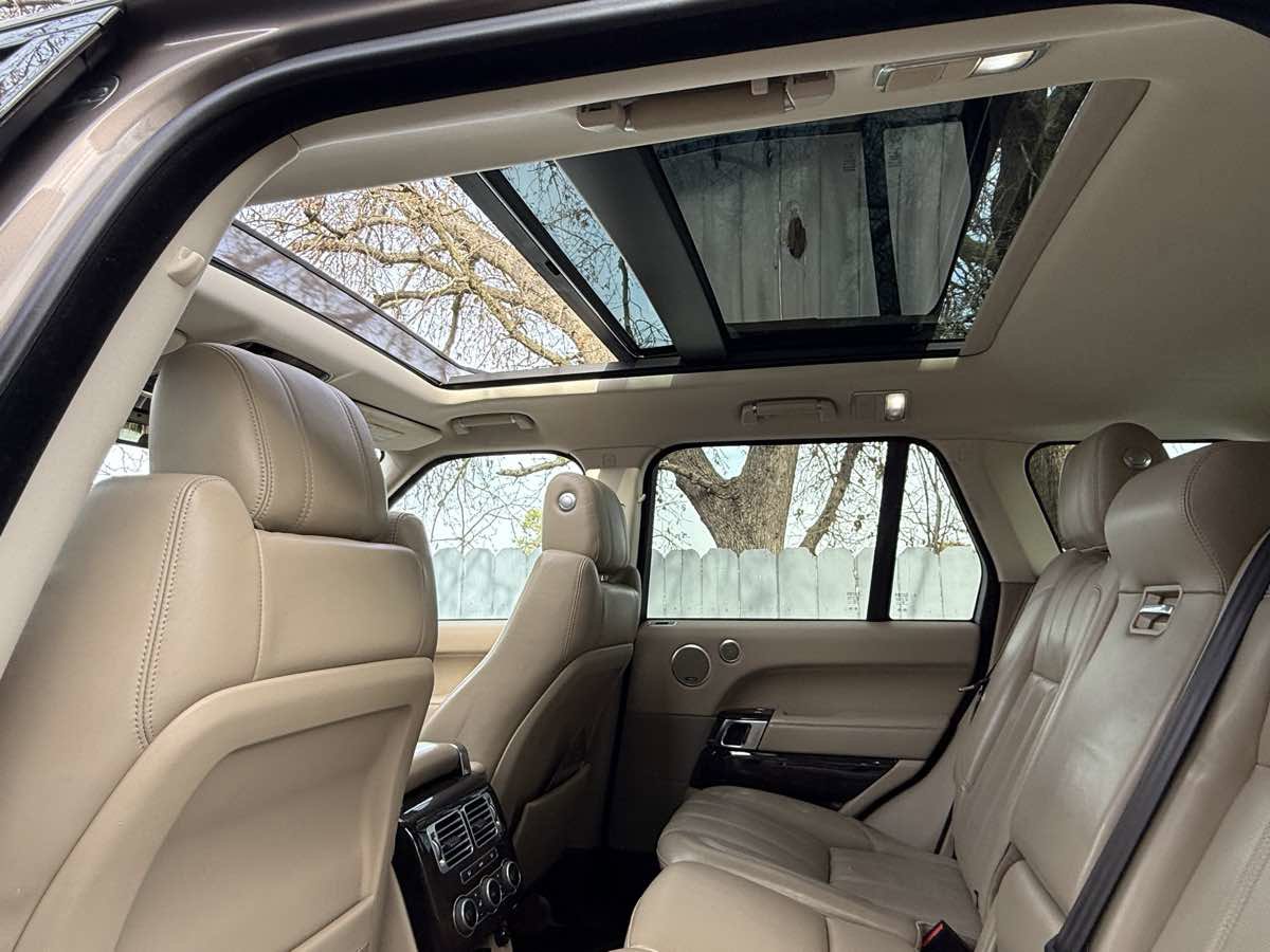 Used 2016 Land Rover Range Rover HSE image 7