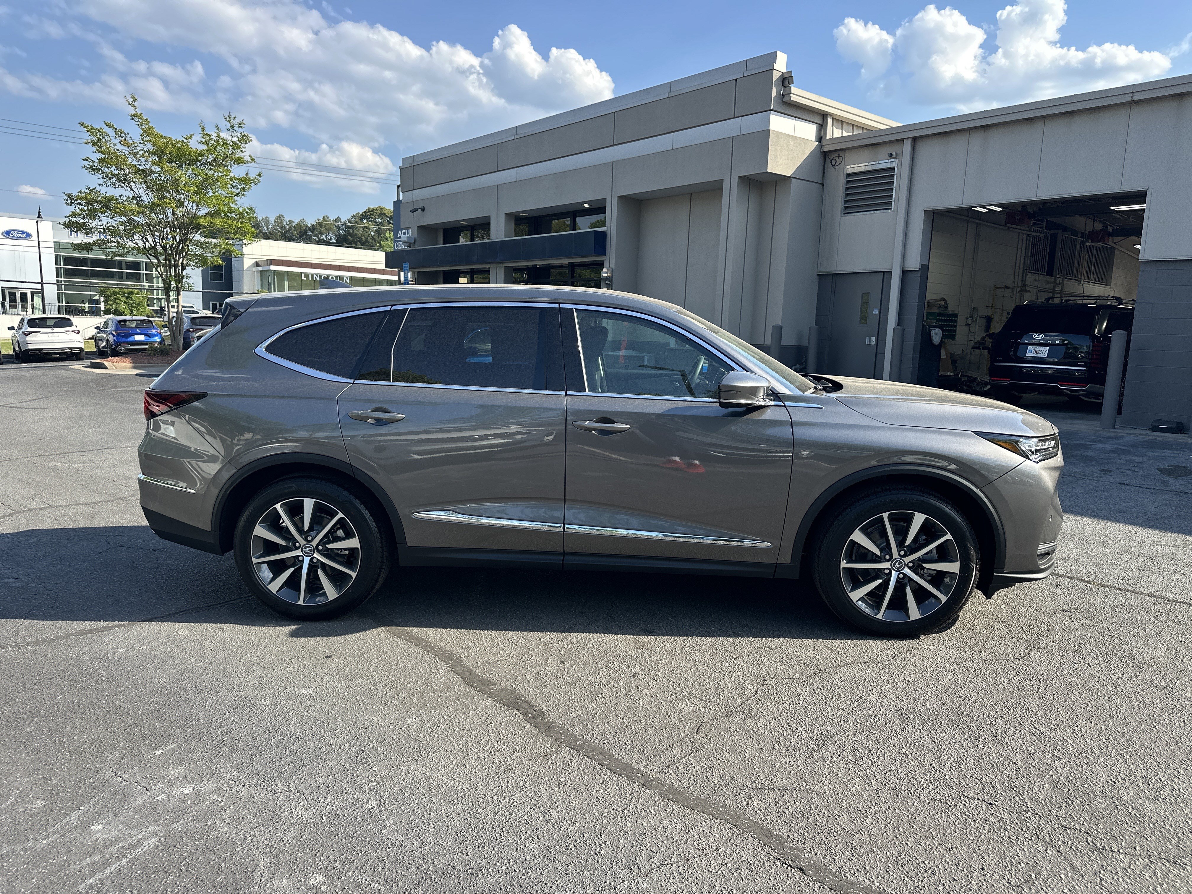 New 2026 Acura MDX w/ Technology Package AWD/4WD image 4