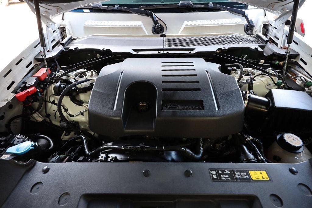 Used 2023 Land Rover Defender 110 X-Dynamic SE AWD/4WD image 40