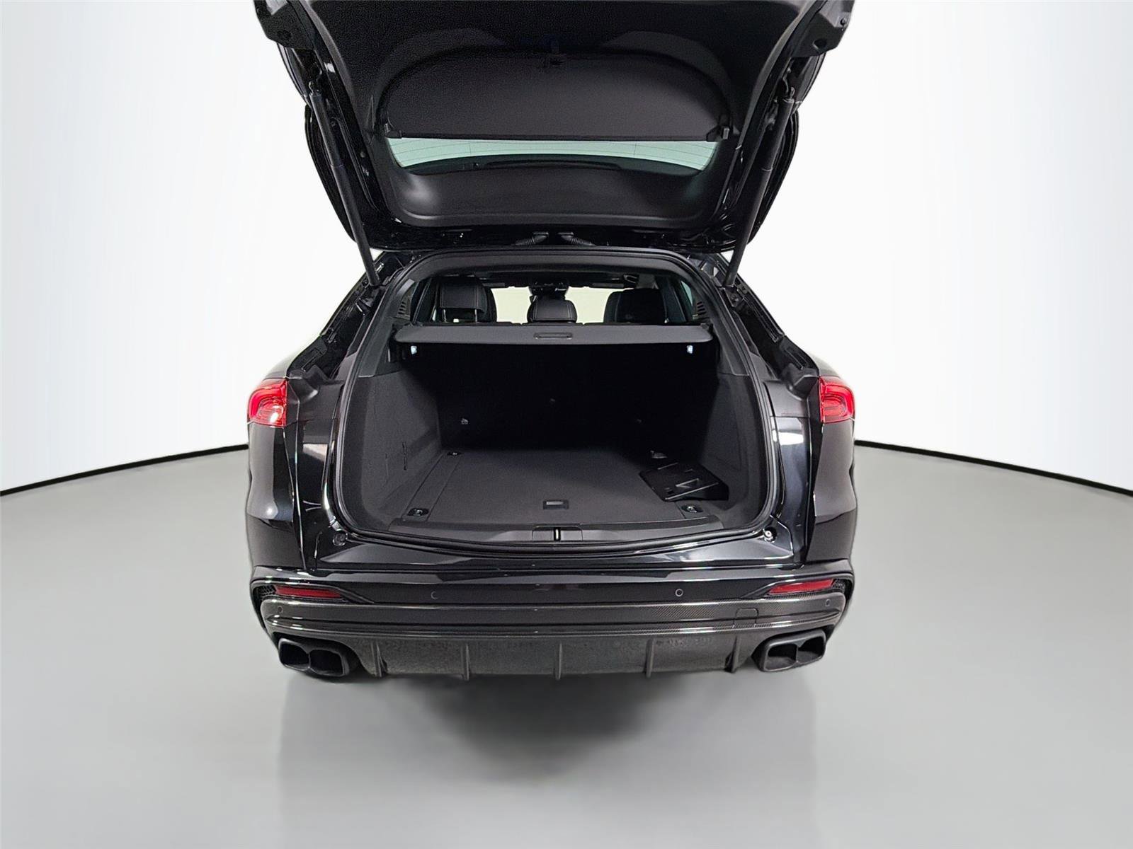 Used 2025 Maserati Grecale Trofeo AWD/4WD image 27