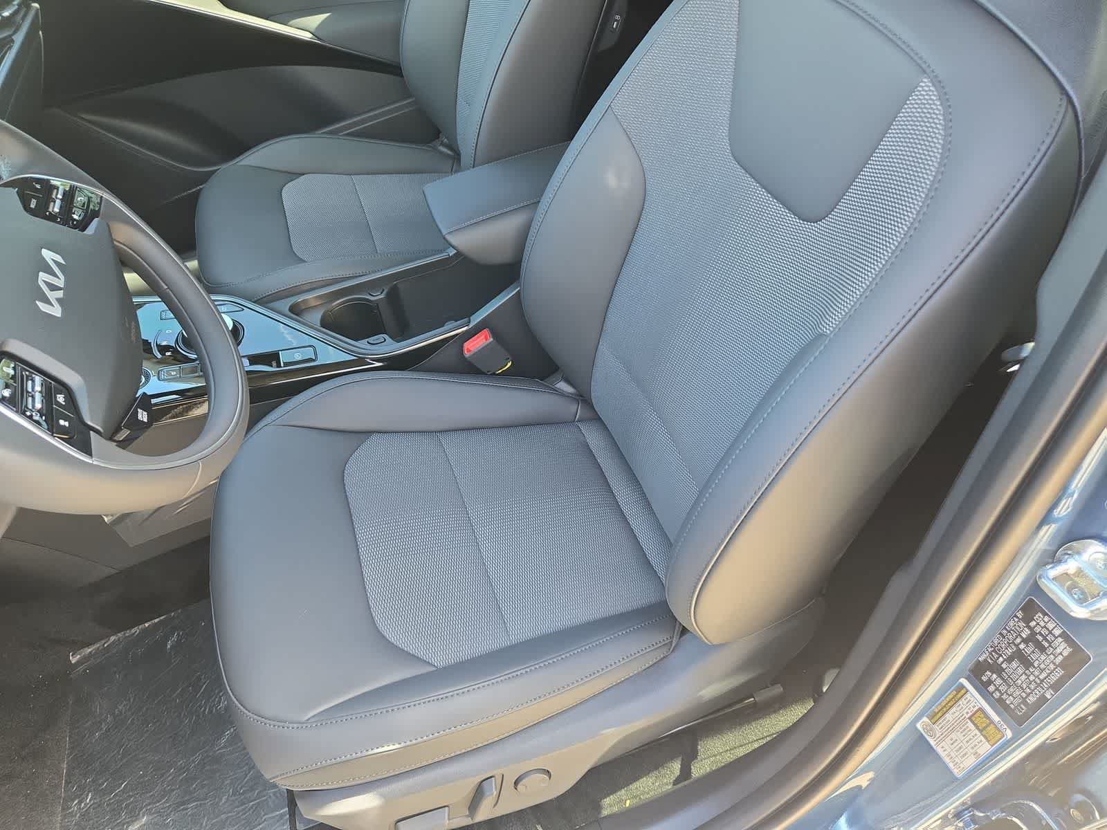 New 2026 Kia Niro Wind FWD image 17