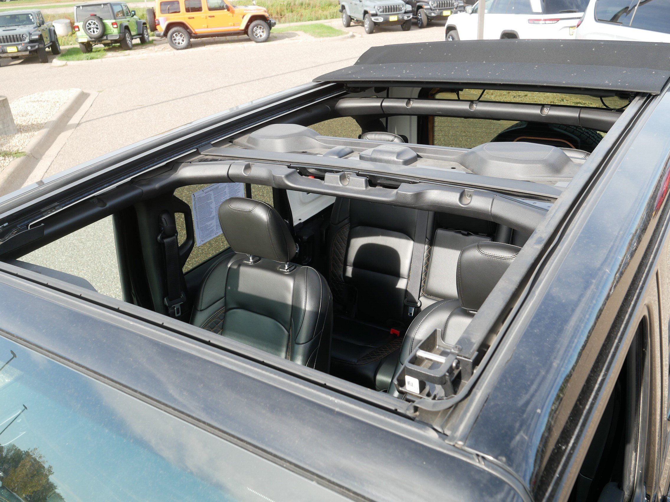 Used 2022 Jeep Wrangler Unlimited Sahara AWD/4WD image 35