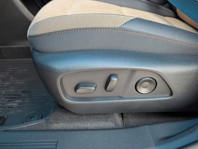 New 2026 Chevrolet Equinox ACTIV w/ Convenience Package III FWD image 11