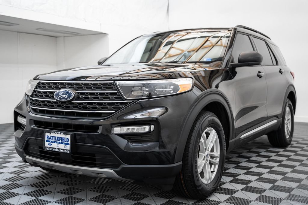 Used 2022 Ford Explorer XLT w/ Equipment Group 202A AWD/4WD image 3