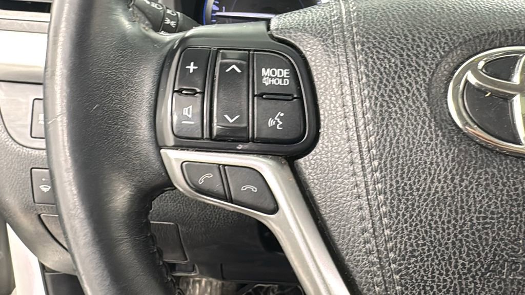 Used 2018 Toyota Highlander XLE image 24