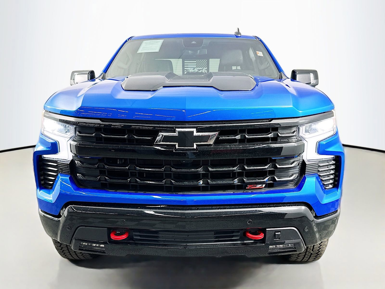 Used 2025 Chevrolet Silverado 1500 LT Trail Boss w/ LT Trail Boss Premium Package AWD/4WD image 3
