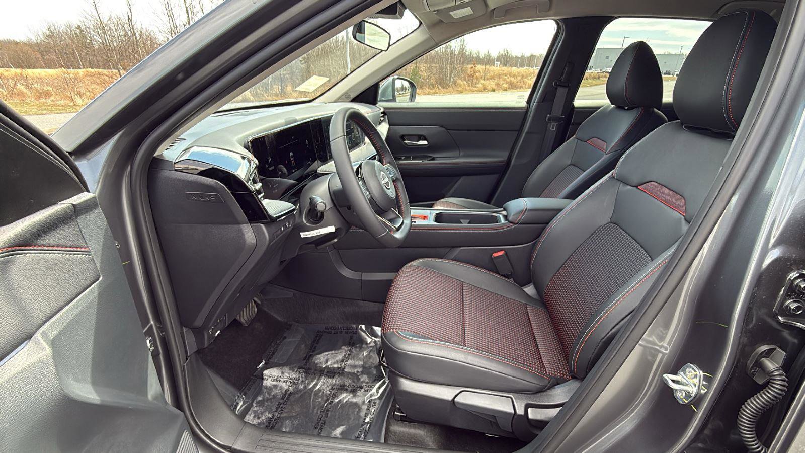 Used 2025 Nissan Kicks SR image 24