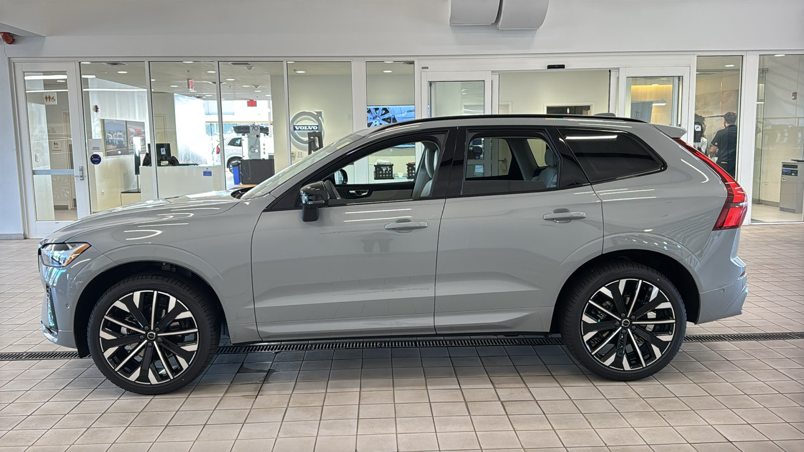 New 2026 Volvo XC60 B5 Ultra w/ Protection Package Premier AWD/4WD image 8
