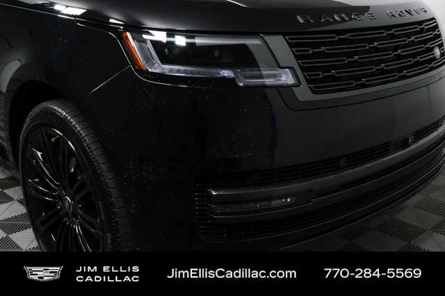 Used 2025 Land Rover Range Rover SE image 40