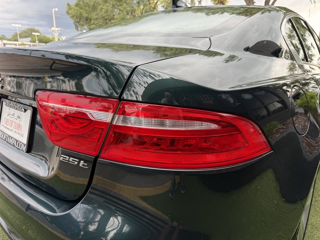 Used 2017 Jaguar XE Premium RWD image 12