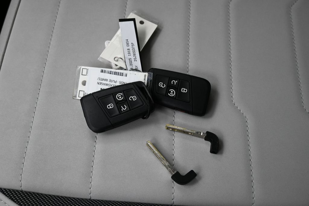 Used 2025 Volkswagen Taos SE FWD image 28