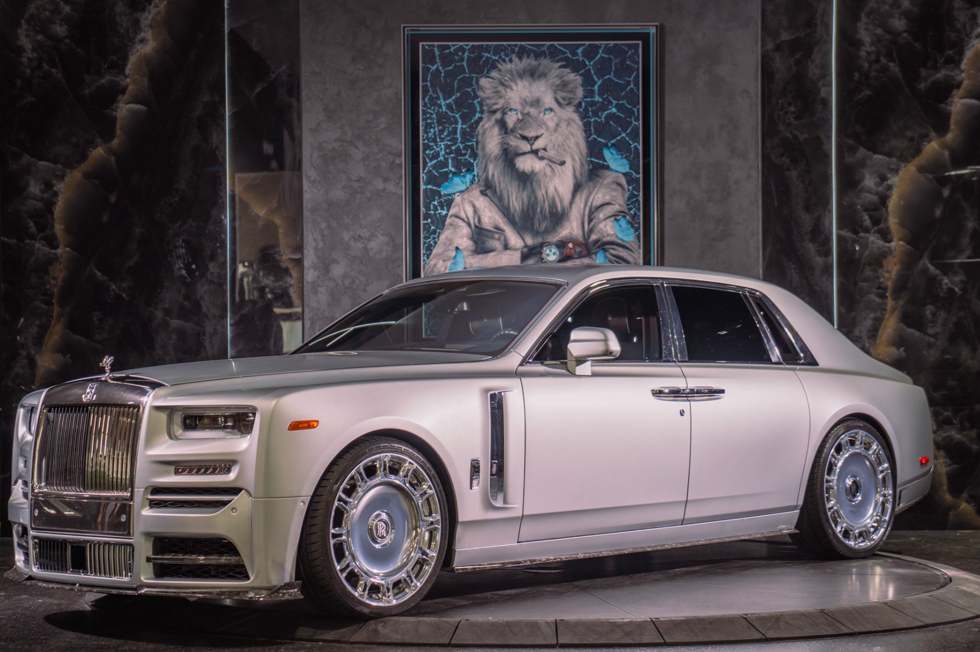 Used 2020 Rolls-Royce Phantom Sedan RWD image 4