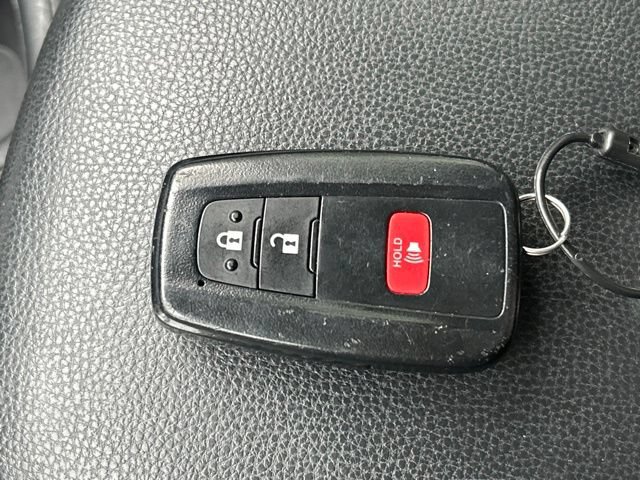 Used 2025 Toyota RAV4 XLE AWD/4WD image 71