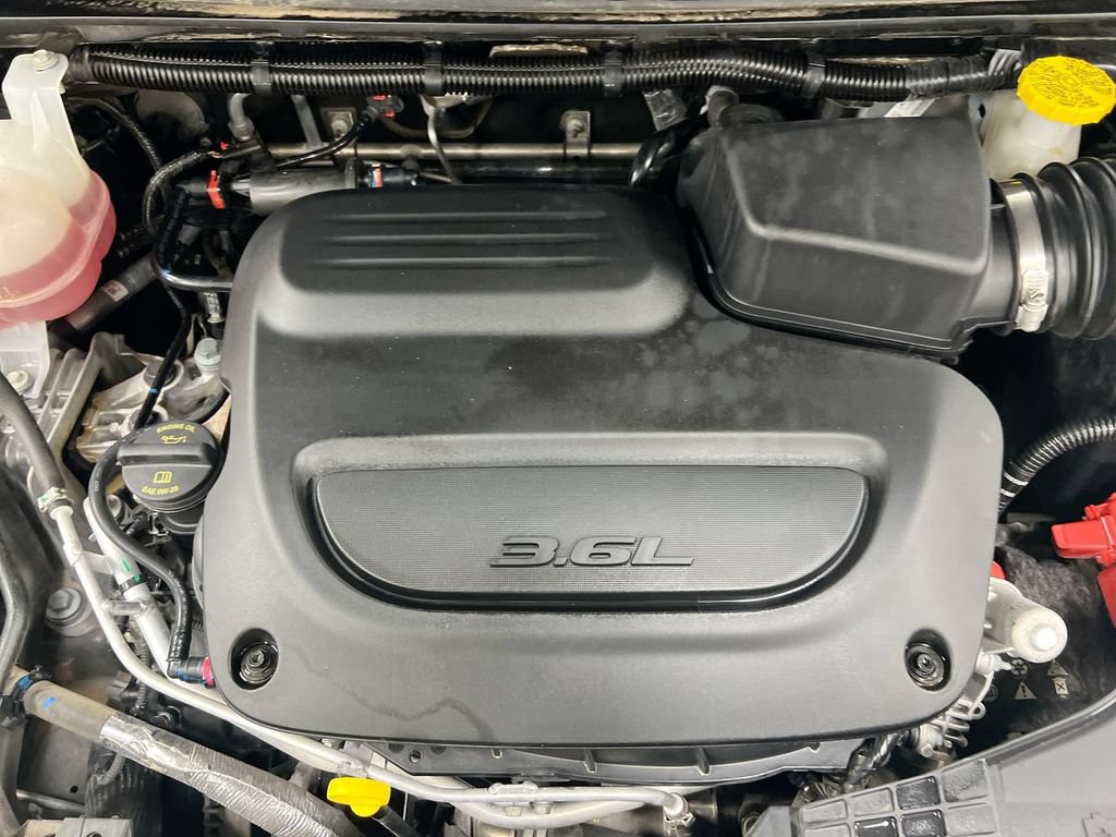 Used 2025 Chrysler Pacifica Limited FWD image 27