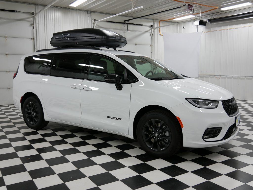 New 2025 Chrysler Pacifica Select w/ Fav Edition Package