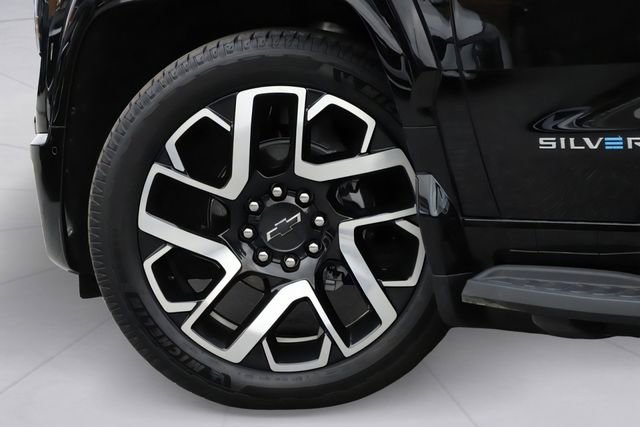 Used 2024 Chevrolet Silverado EV RST image 12