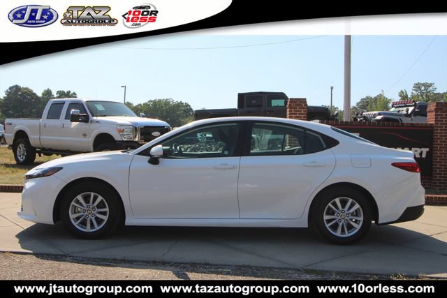 Used 2025 Toyota Camry LE FWD image 4