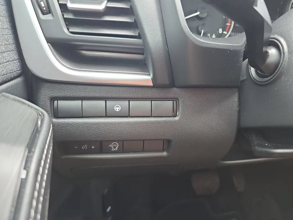 Used 2023 Nissan Rogue SV AWD/4WD image 21