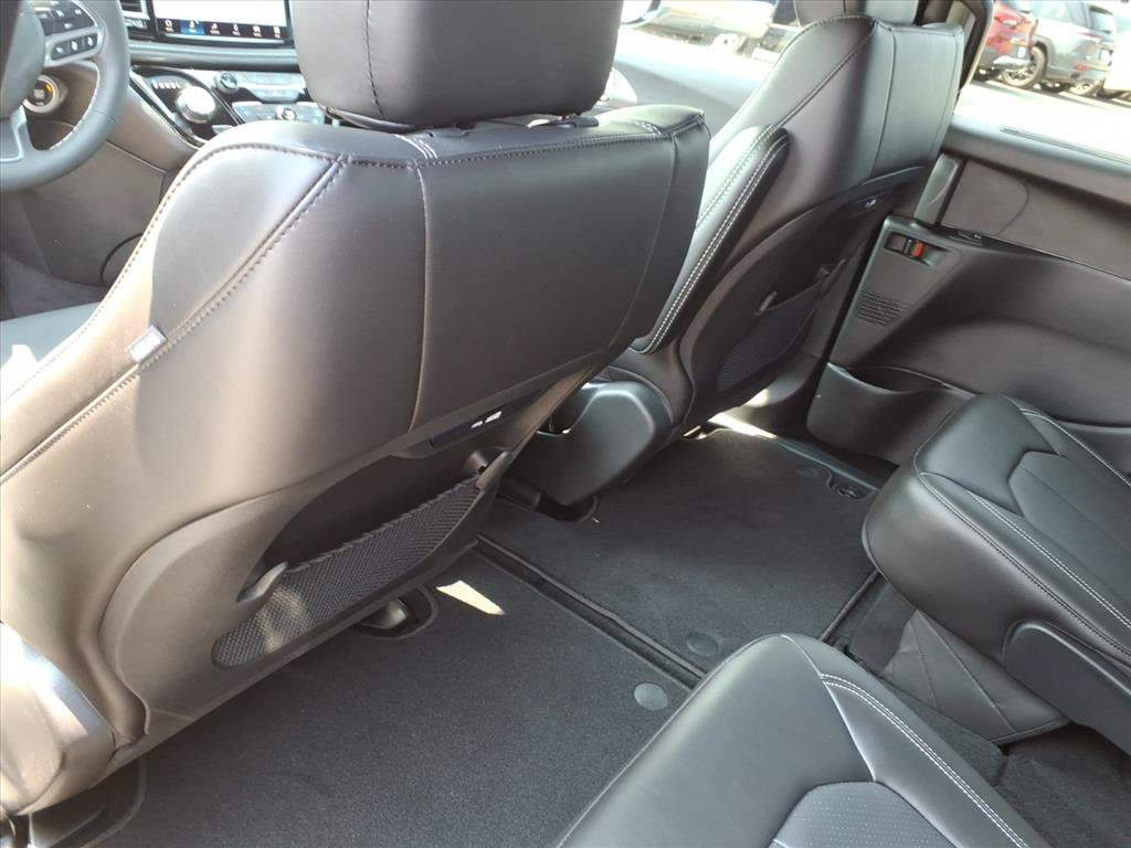 New 2027 Chrysler Pacifica Select FWD image 16