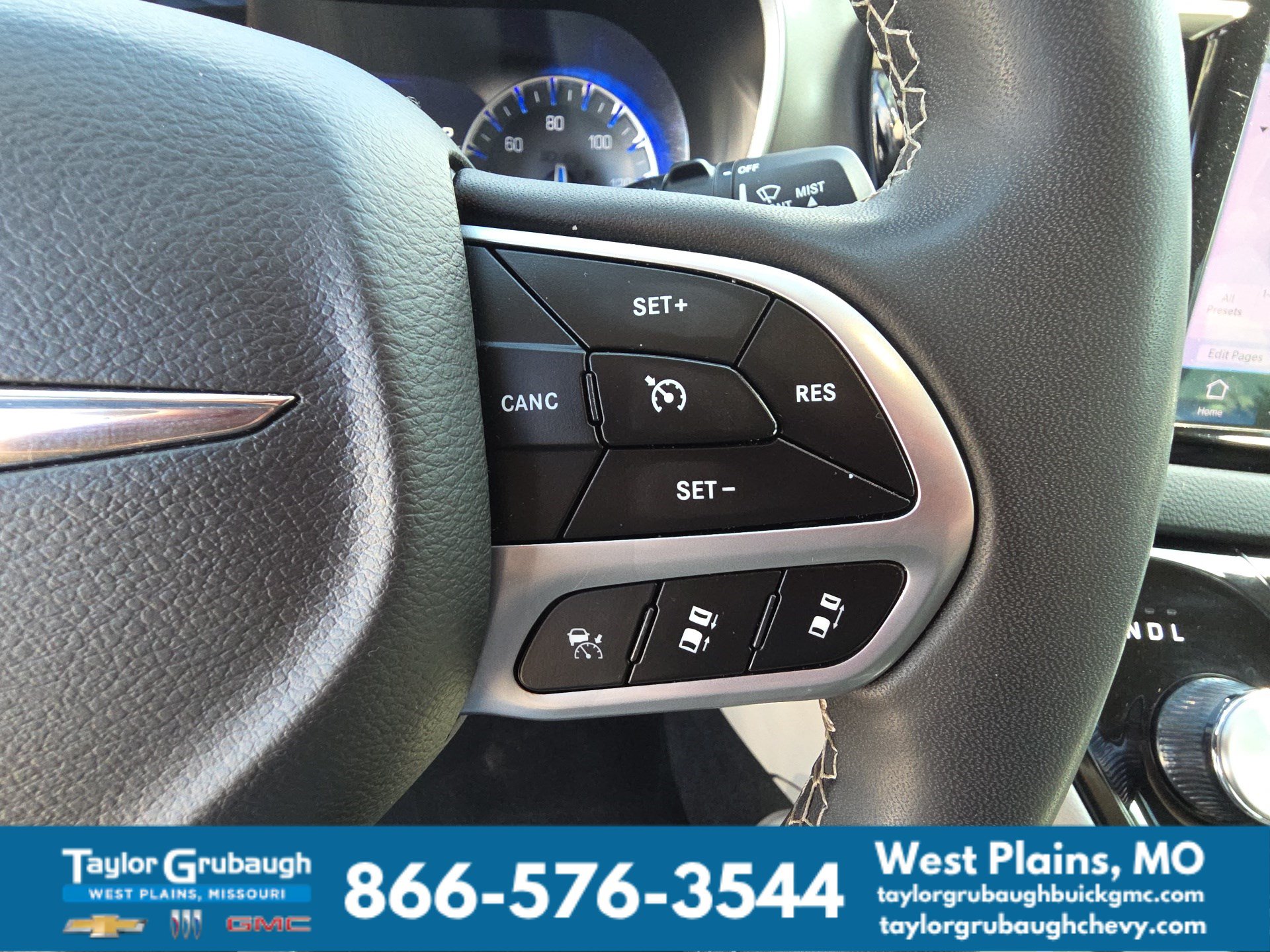 Used 2023 Chrysler Pacifica Touring-L FWD image 19