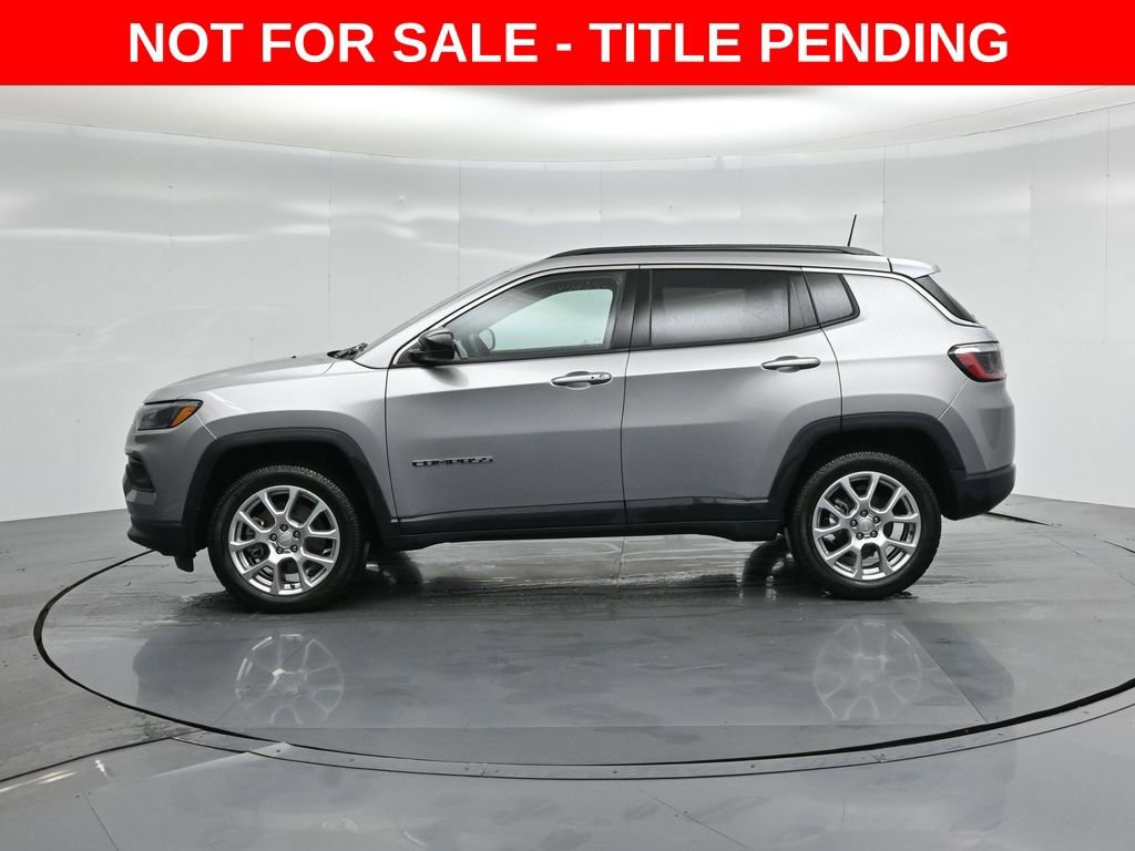 Used 2023 Jeep Compass Latitude image 23