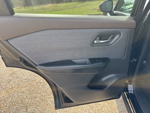 Used 2022 Nissan Rogue SV image 11