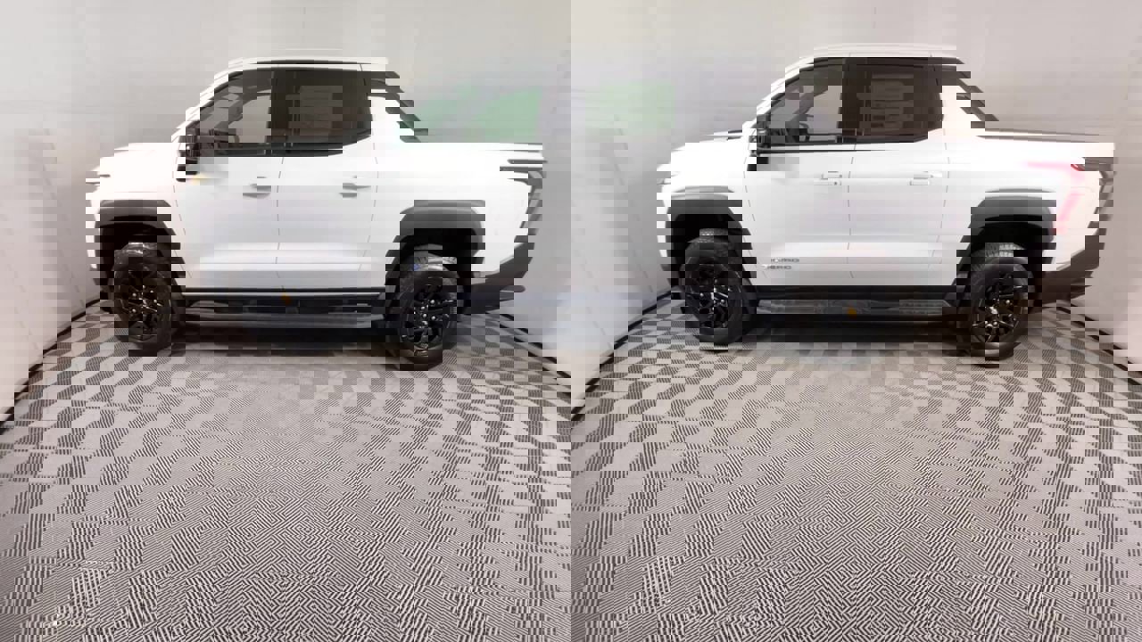 New 2025 Chevrolet Silverado EV LT image 65