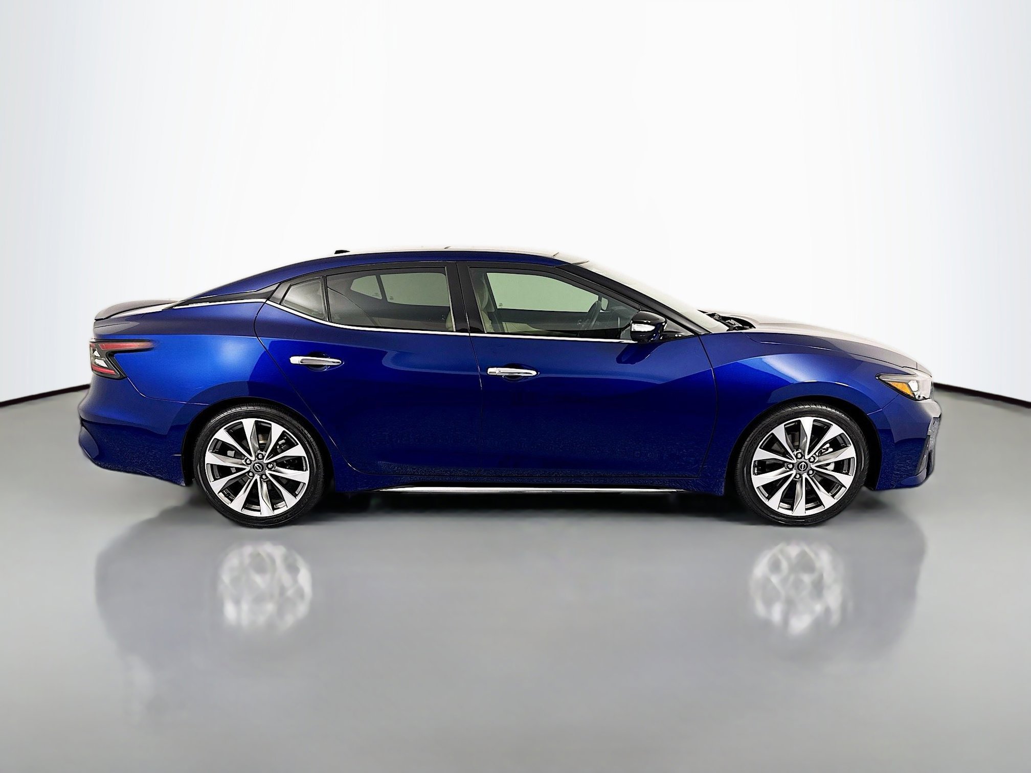 Used 2023 Nissan Maxima Platinum w/ Sport Mat Group image 4