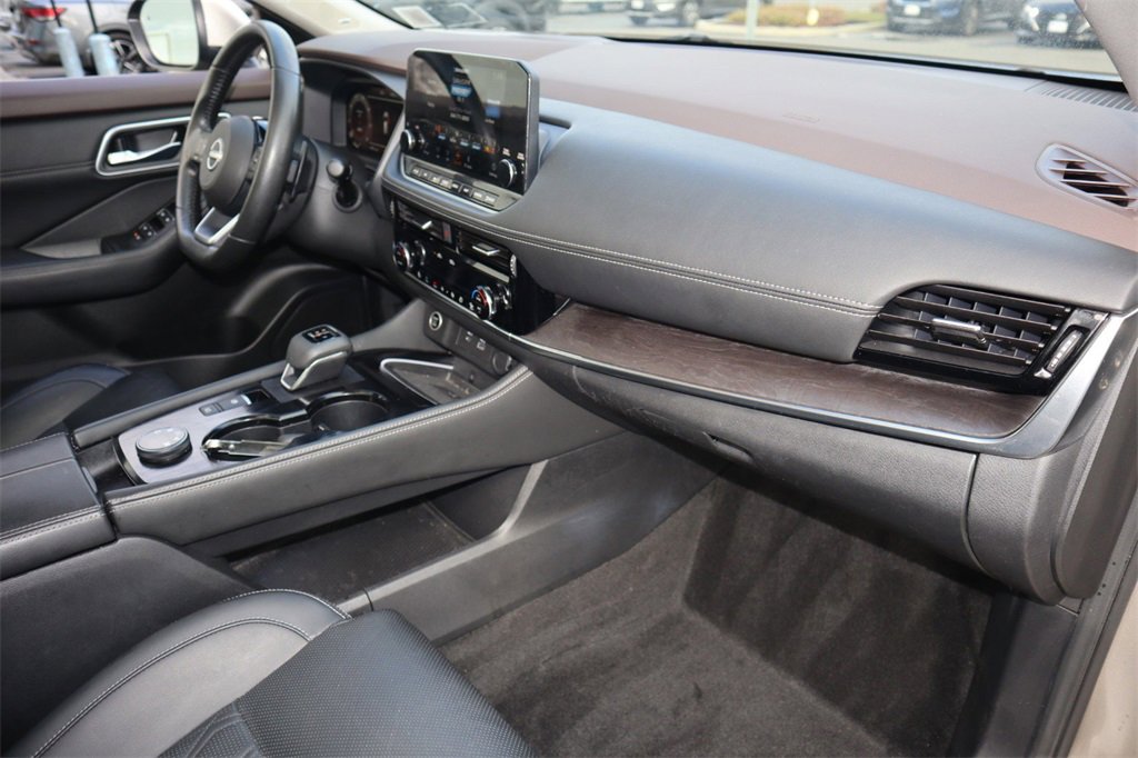 Certified 2022 Nissan Rogue Platinum w/ Head-Up Display Package image 28