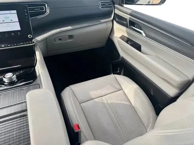 Used 2024 Jeep Wagoneer Series II w/ Flexible Seating Group AWD/4WD image 21