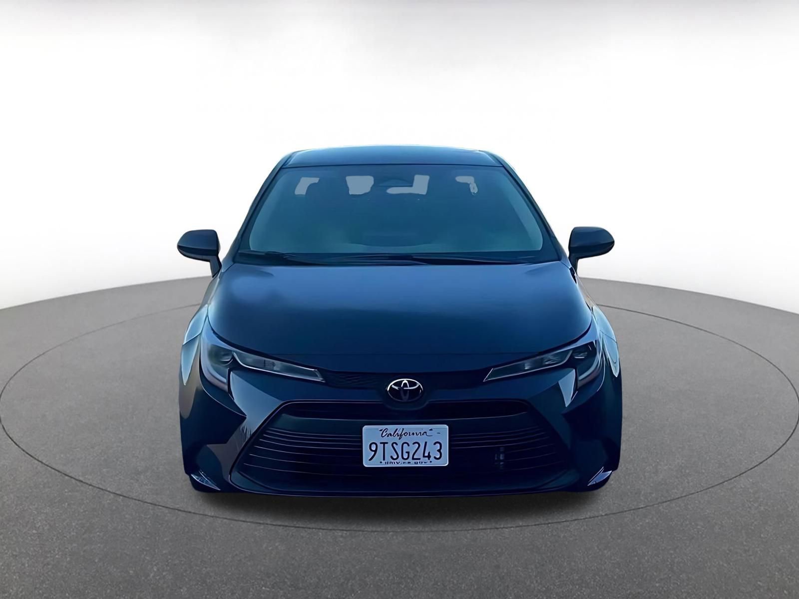 Used 2025 Toyota Corolla LE image 2