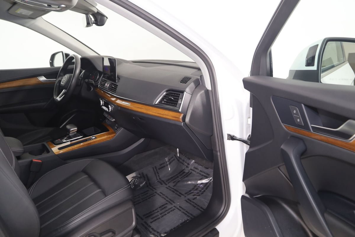 Used 2023 Audi Q5 2.0T Premium w/ Convenience Package AWD/4WD image 40
