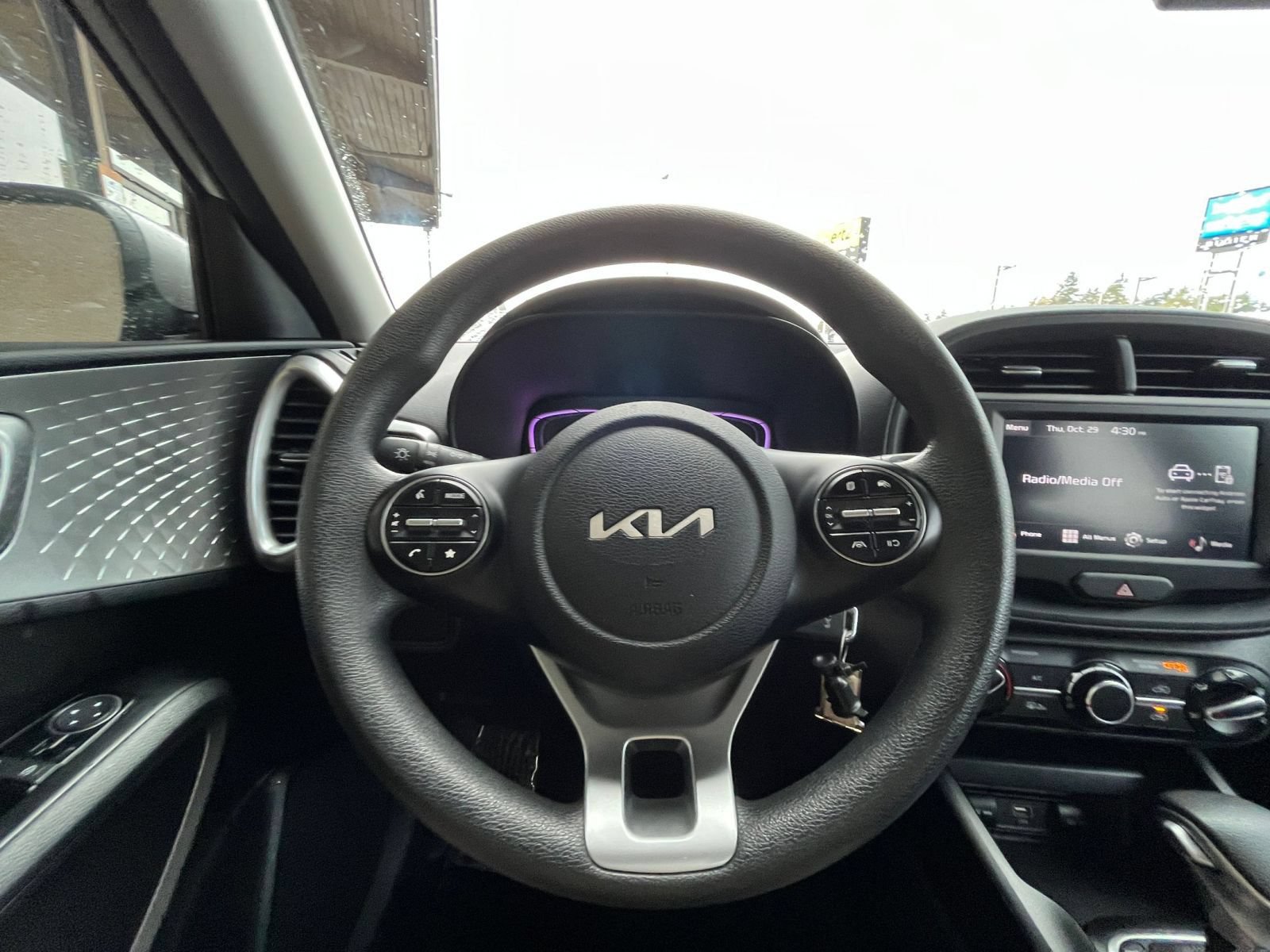 Used 2025 Kia Soul LX w/ LX Technology Package FWD image 27