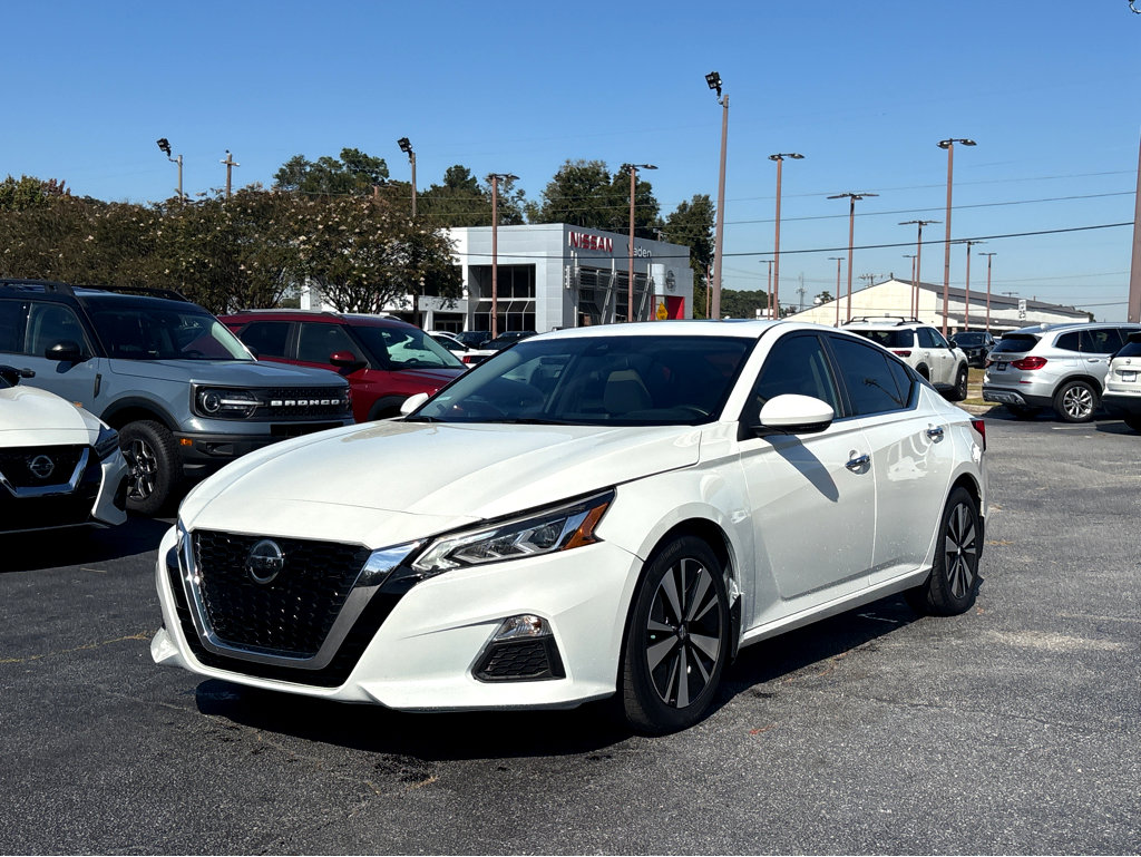 Used 2021 Nissan Altima 2.5 SV w/ SV Premium Package image 3