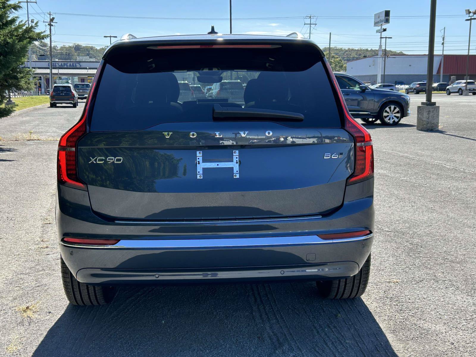New 2026 Volvo XC90 B6 Plus w/ Protection Package Premier AWD/4WD image 4