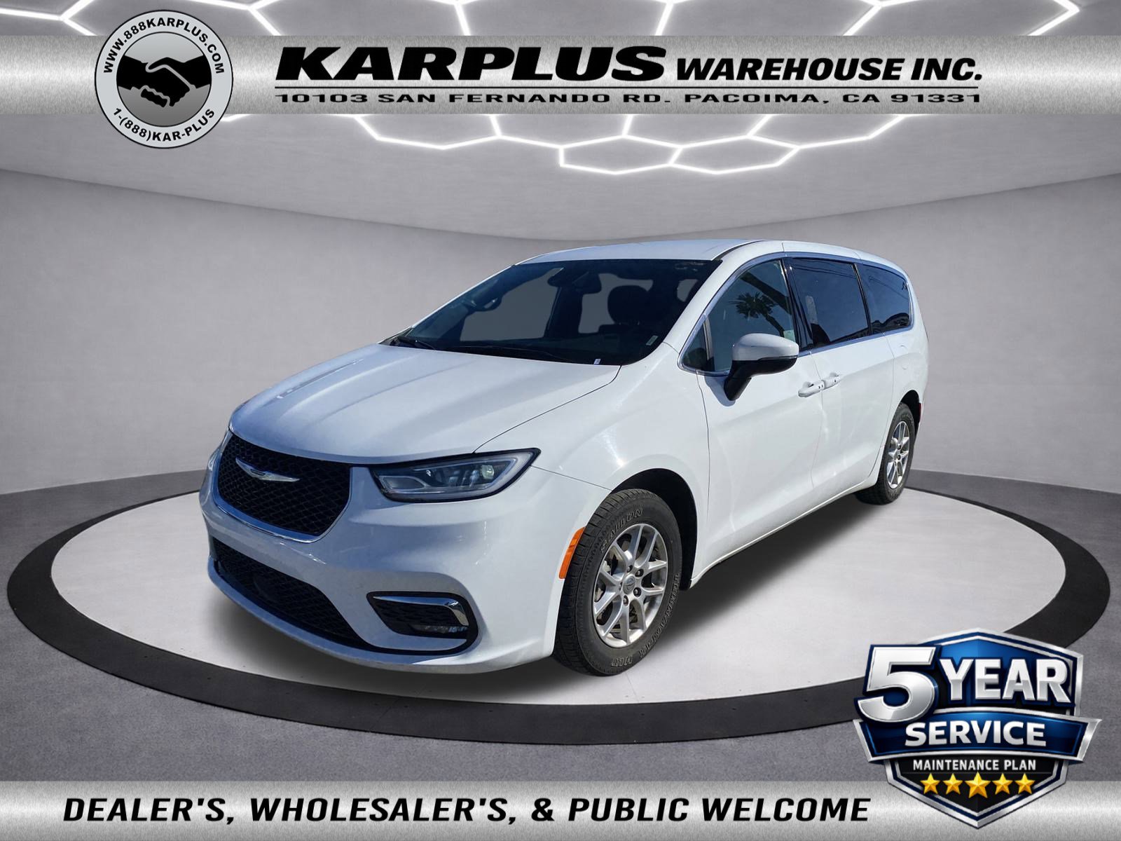 Used 2023 Chrysler Pacifica Touring image 1