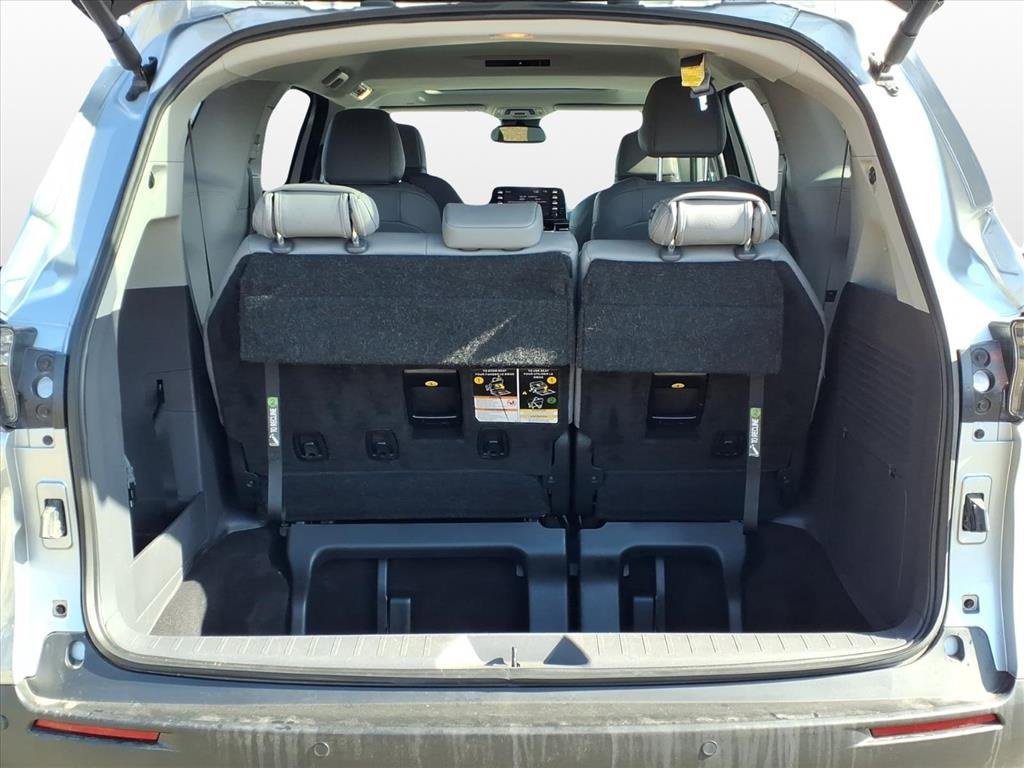 Used 2023 Toyota Sienna XLE image 10