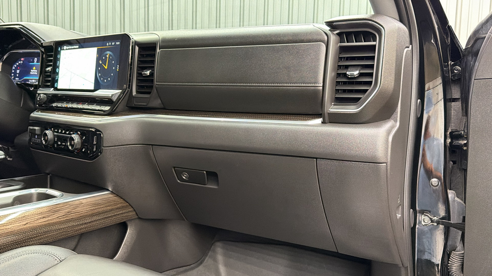 Used 2025 Chevrolet Silverado 1500 LT Trail Boss w/ Convenience Package II AWD/4WD image 37