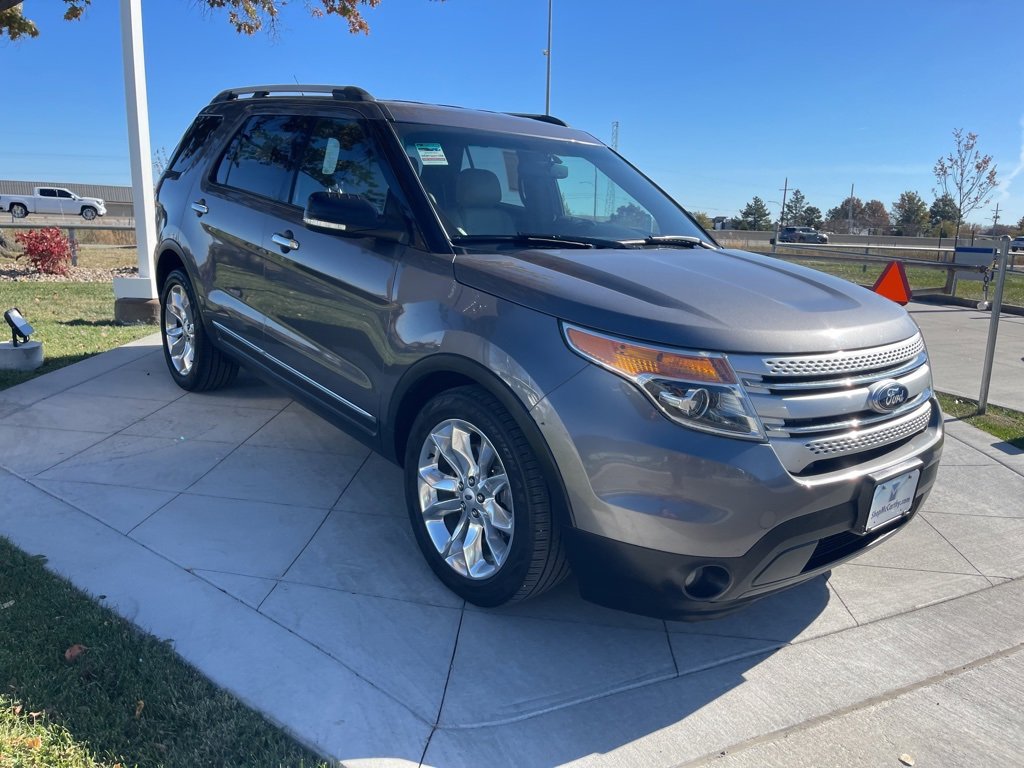Used 2013 Ford Explorer XLT image 2