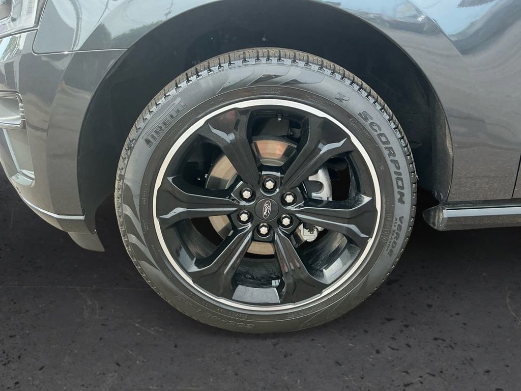 Used 2024 Ford Expedition Limited AWD/4WD image 13