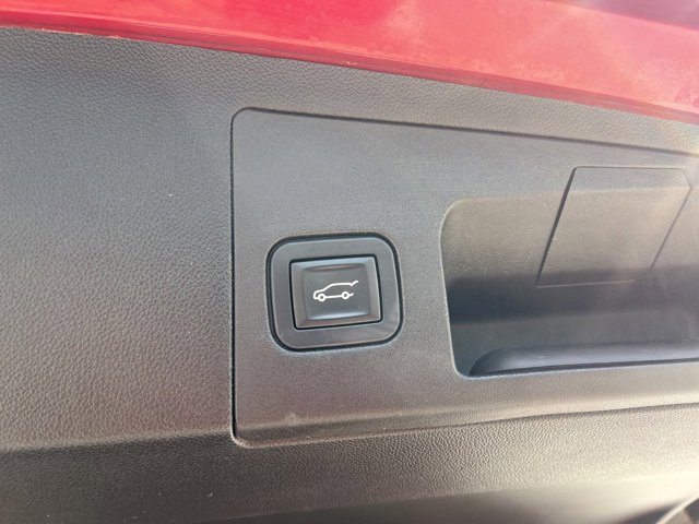 Used 2018 Cadillac XT5 Premium Luxury w/ Driver Assist Package image 6