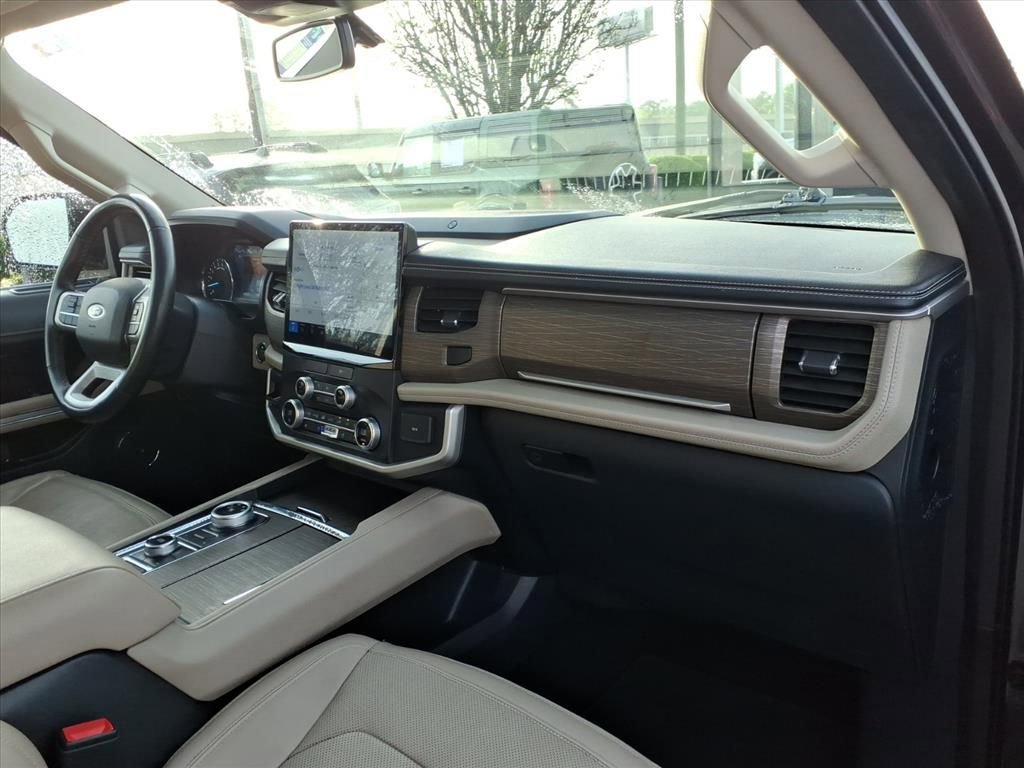 Used 2023 Ford Expedition Limited image 16