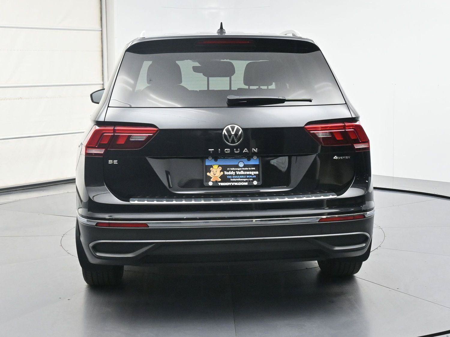 Used 2022 Volkswagen Tiguan SE w/ Panoramic Sunroof Package AWD/4WD image 23