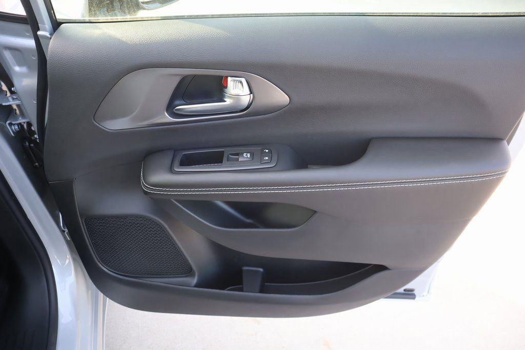 New 2026 Chrysler Pacifica Select image 18