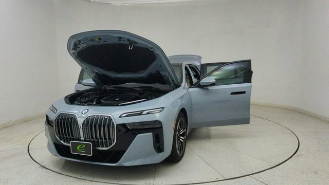Used 2025 BMW 740i xDrive w/ Premium Package image 72