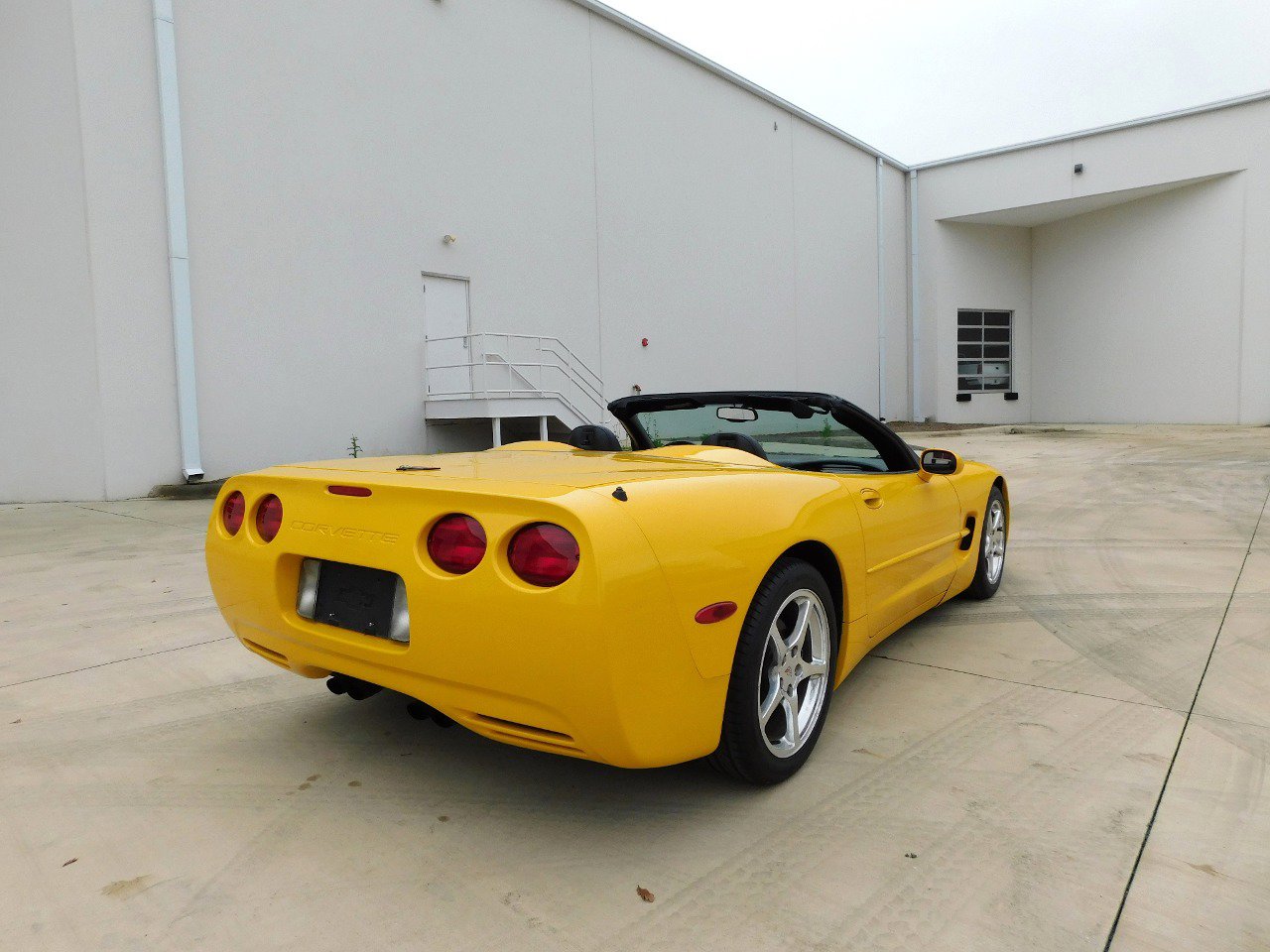 Used 2000 Chevrolet Corvette Convertible w/ Memory Pkg image 10