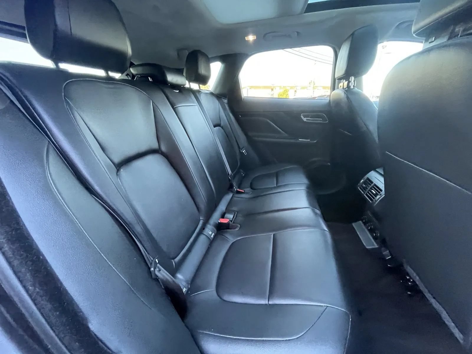 Used 2019 Jaguar F-PACE Premium AWD/4WD image 14