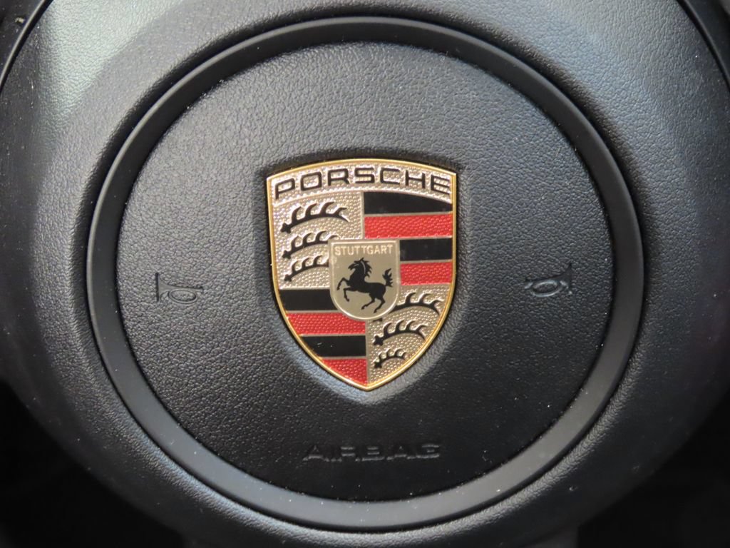 Certified 2025 Porsche Macan AWD/4WD image 21