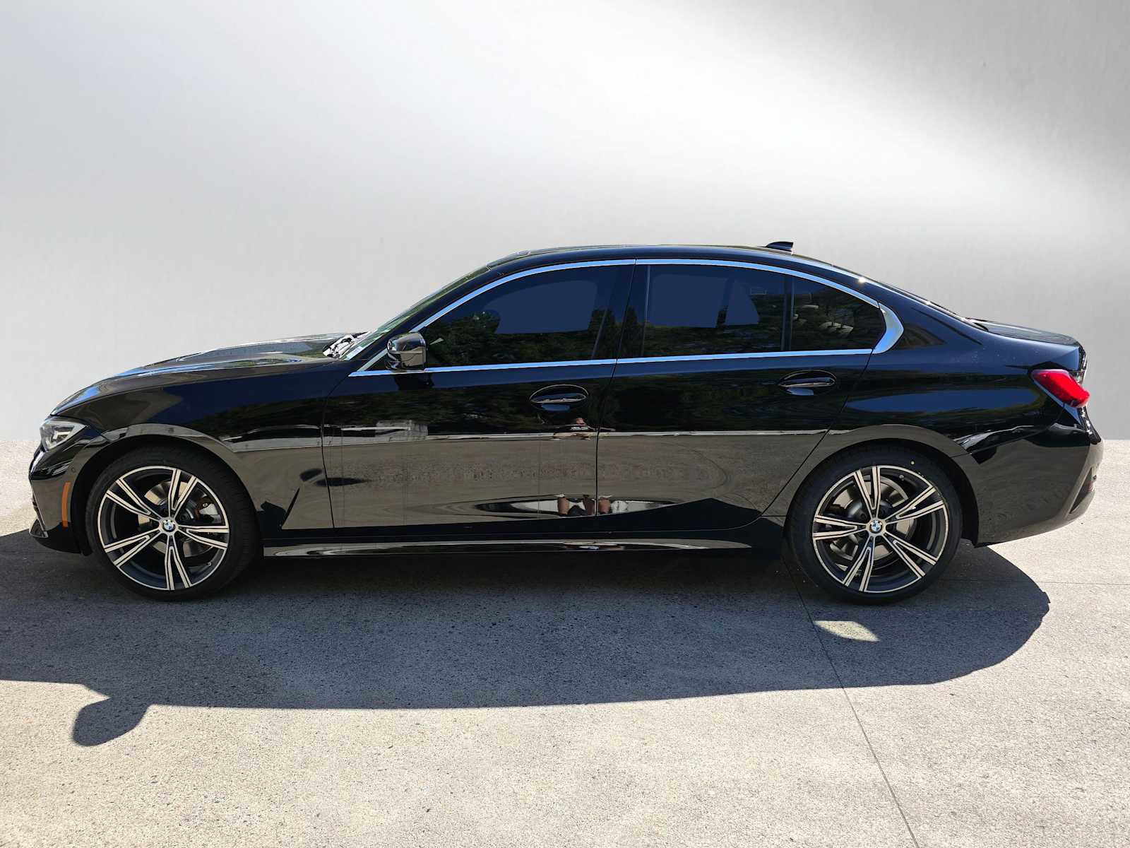 Used 2021 BMW 330i Sedan w/ Convenience Package RWD image 6