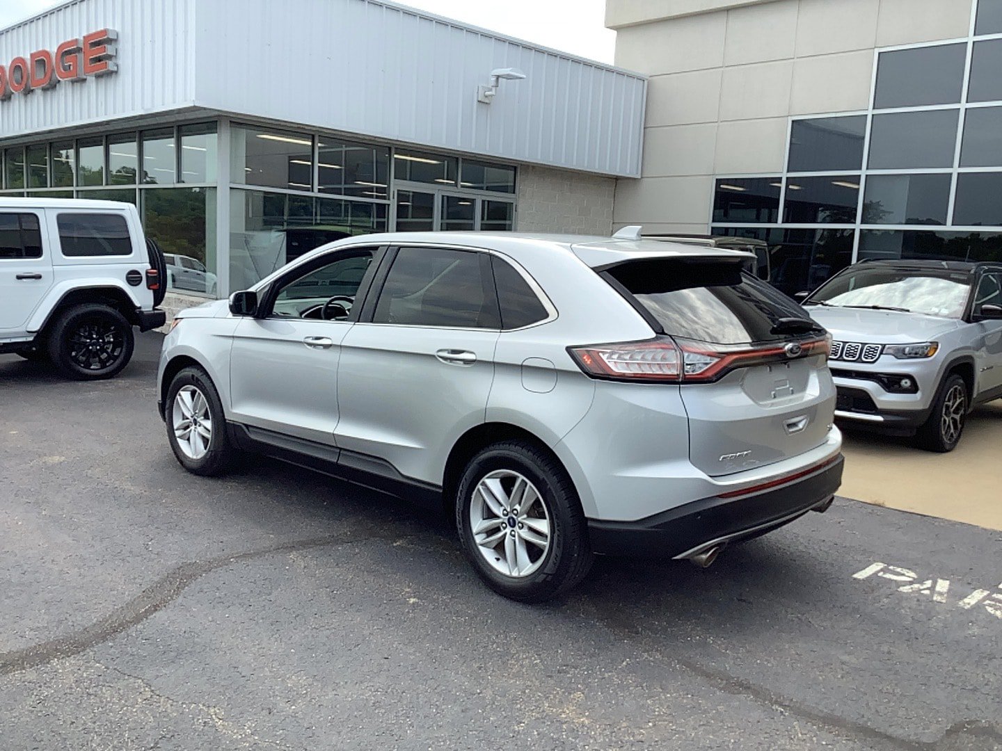 Used 2016 Ford Edge SEL AWD/4WD image 6